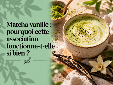 Matcha vanille servi dans un bol avec poudre de Matcha, gousses de vanille et fleur de vanille